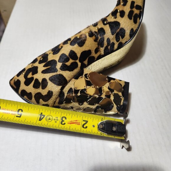 Beverly Feldman Leopard Print Pumps Heels Women's US Size 8 M Metal Accents - Picture 9 of 9